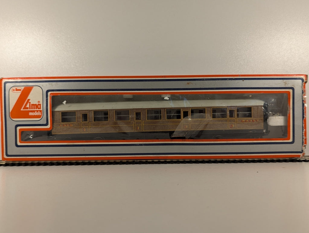 Hornby OO Gauge LNER Composite Coach Passenger Coach 22357 LNER Teak