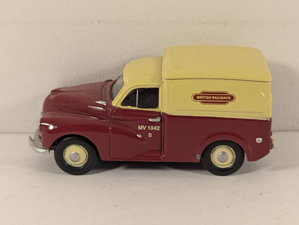 Classix 1:76 Scale / OO Gauge Morris Minor Van Road Vehicle MV 1342 S