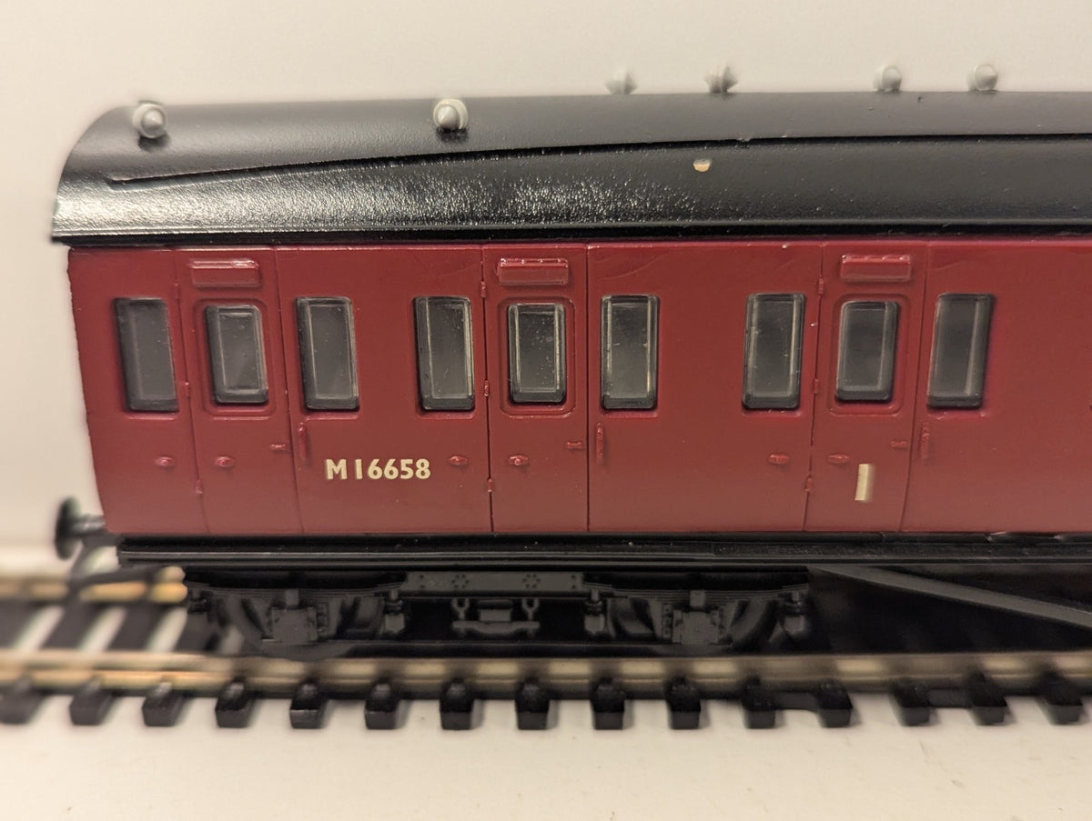 Dapol OO Gauge Stanier 57ft Brake Third M16658 BR Carmine – Lights