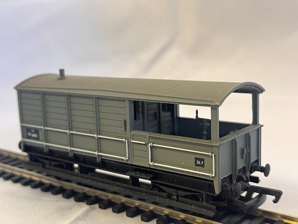 Mainline OO Gauge 20T Toad Brake Van Grey