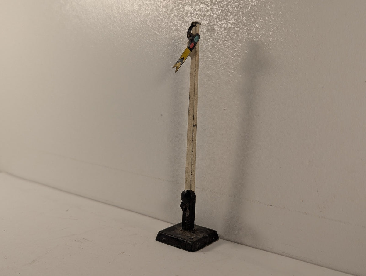 Hornby OO Gauge No. 1 Distant Signal Yellow and black arm with white post