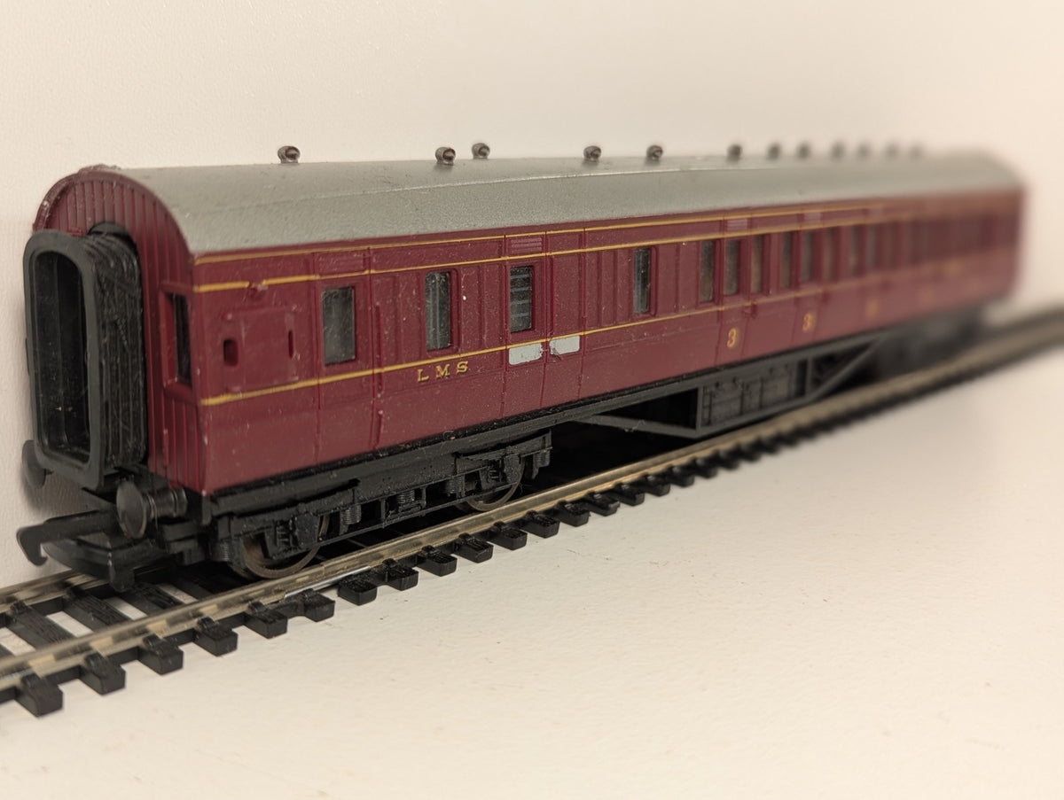 Bachmann OO Gauge LMS 3rd Class Corridor Brake Coach Maroon