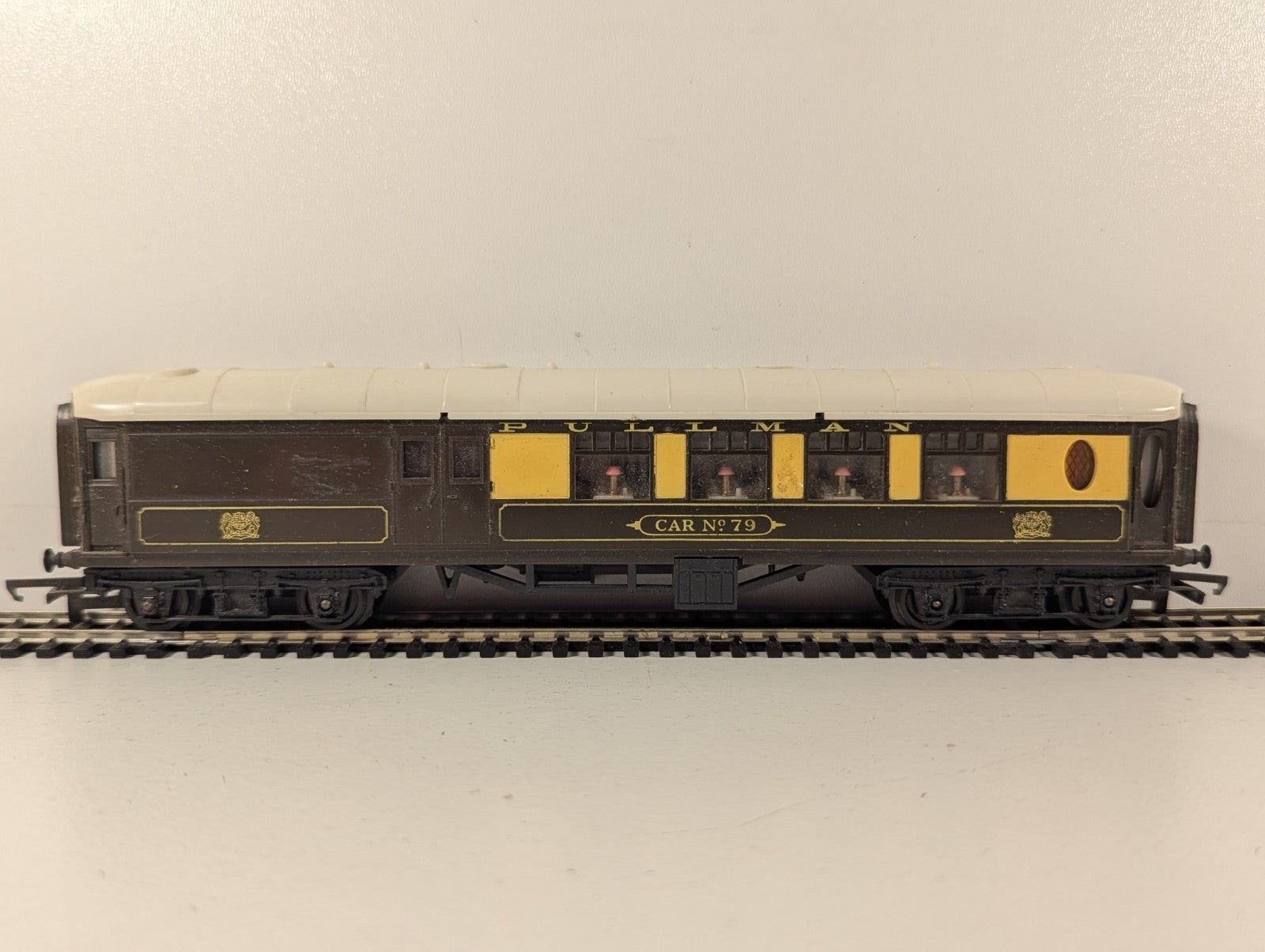 Tri-ang OO Gauge Pullman Brake Coach Car No. 79 Passenger Coach