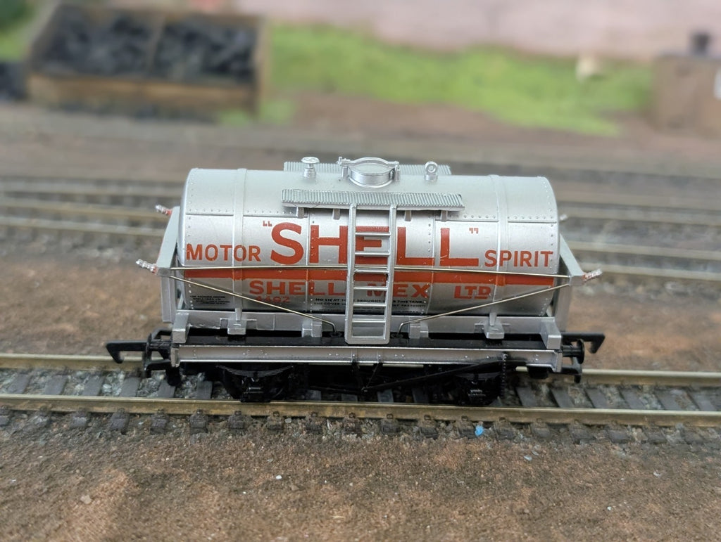 Mainline 37-165 Tank Wagon SHELL 4492 OO  Gauge