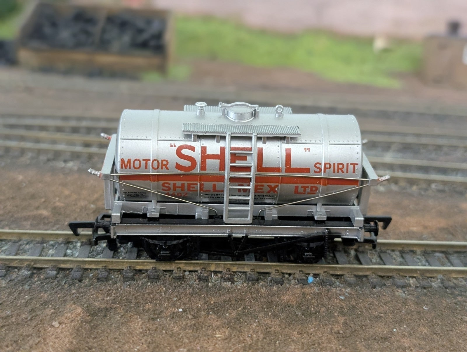 Mainline 37-165 Tank Wagon SHELL 4492 OO  Gauge