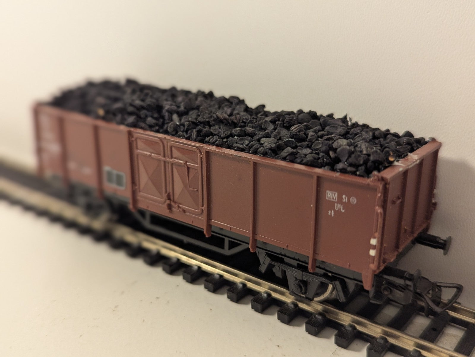 Roco HO Gauge DB Omm Open Wagon Epoch III With Load