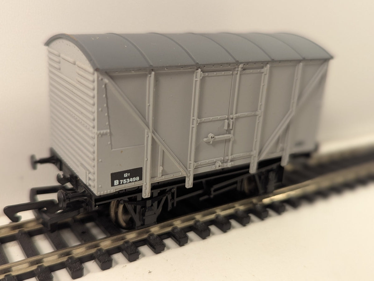 Dapol B108 BR 12 Ton Vent Van B753498 OO Gauge Grey Livery