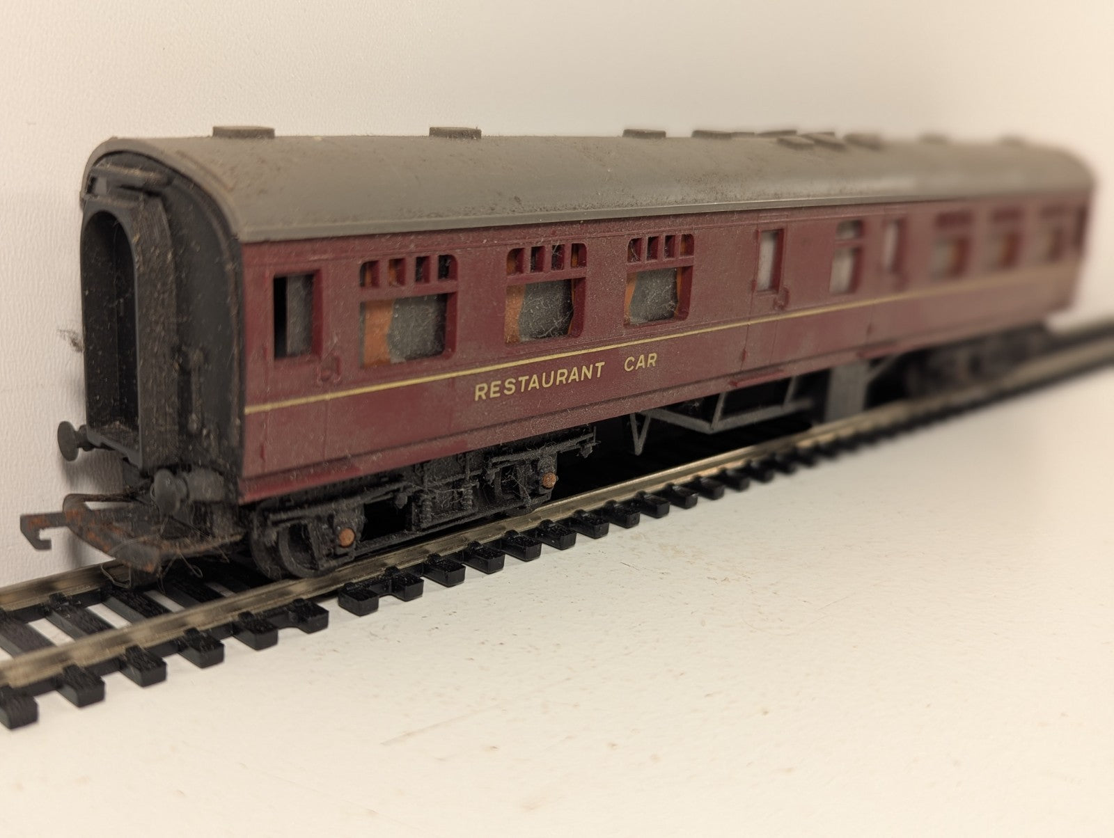 Tri-ang OO Gauge BR Maroon Mk1 Restaurant Coach