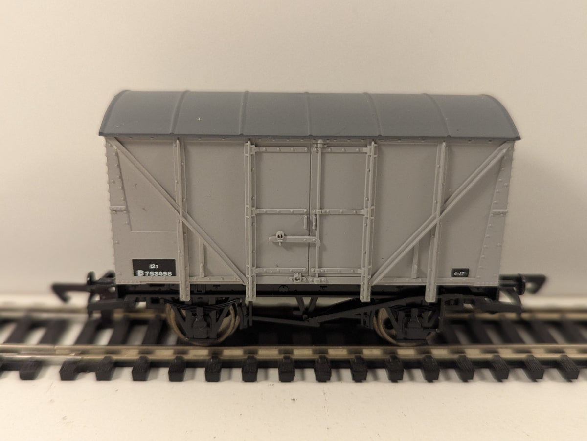 Dapol B108 BR 12 Ton Vent Van B753498 OO Gauge Grey Livery