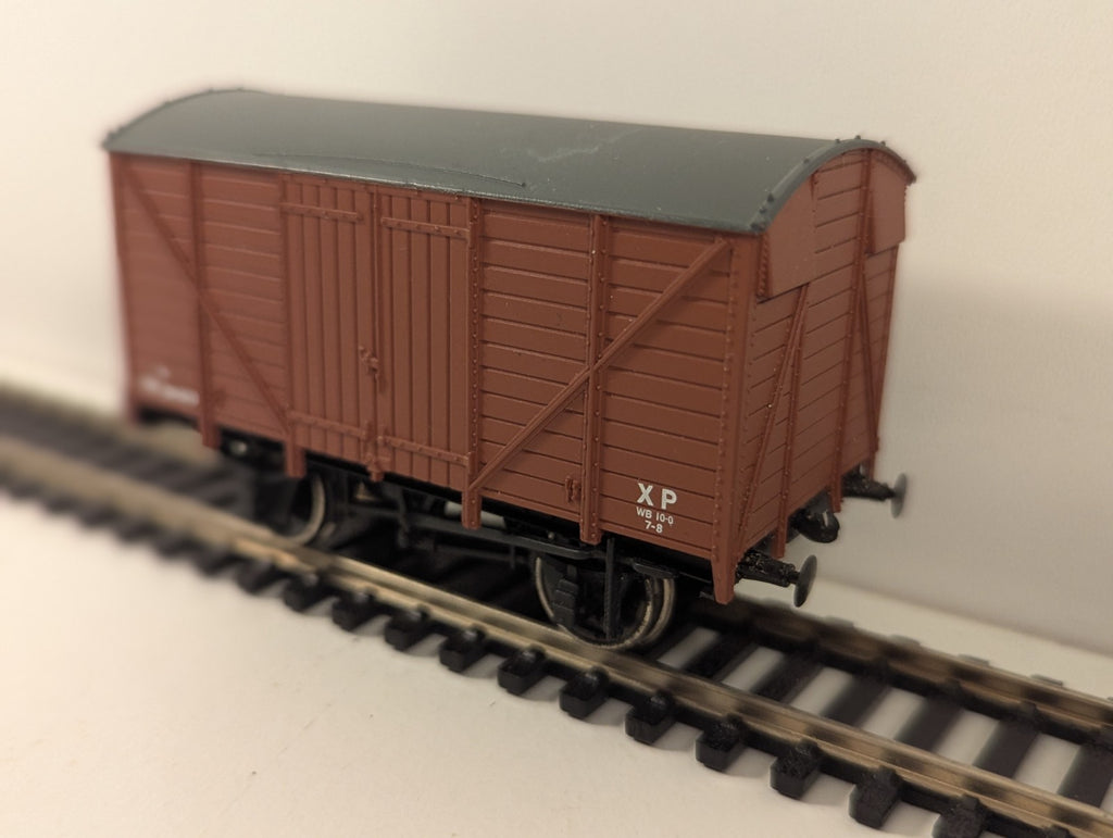 Bachmann OO Gauge 12T Ventilated Van BR Grey