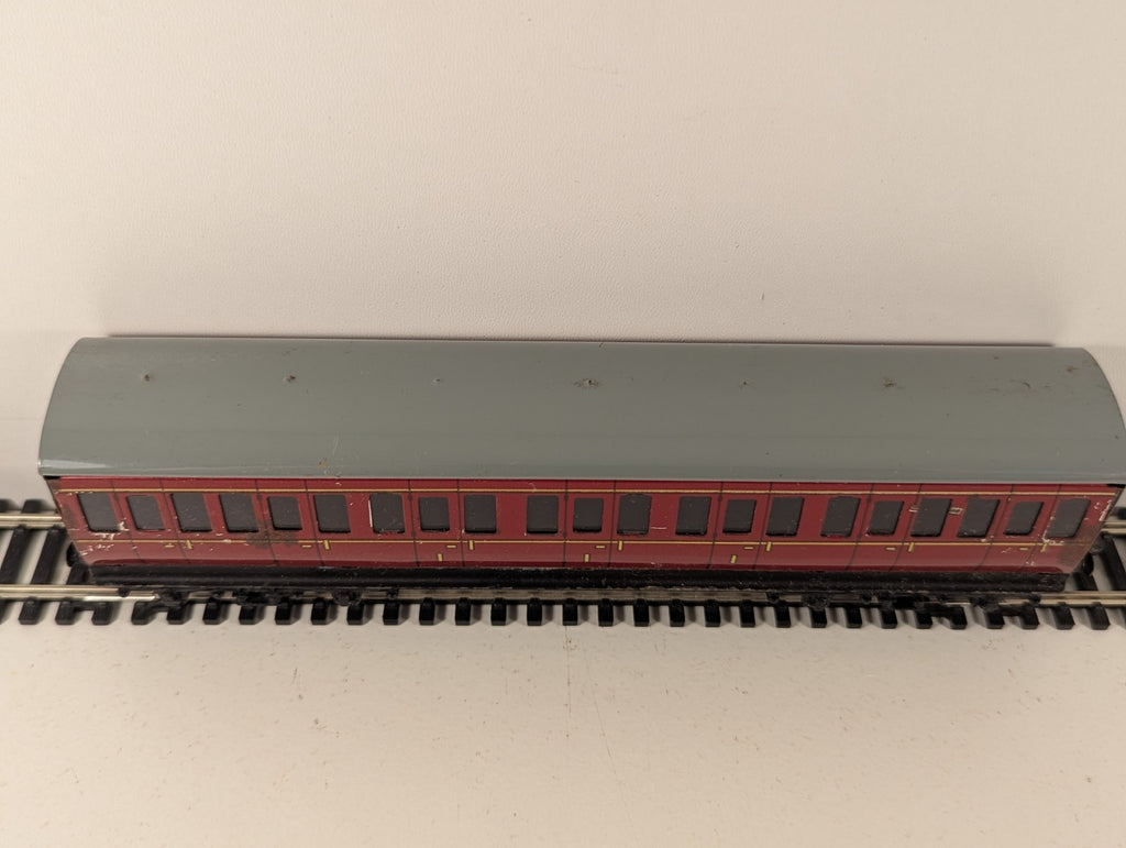 Hornby Dublo OO Gauge BR Mk1 Suburban Composite Coach Maroon