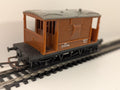 Hornby 20T Brake Van – Brown with Grey Roof – OO Gauge