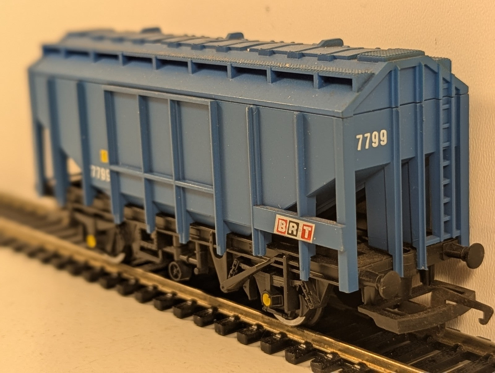 Hornby R.023 Bulk Grain Hopper Wagon