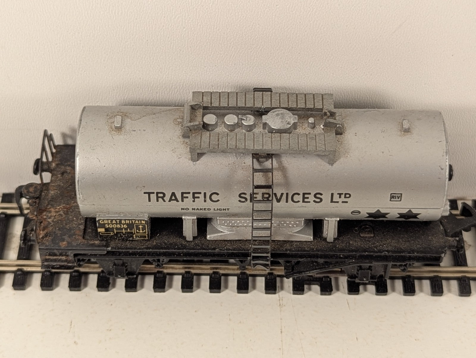 Hornby Dublo OO Gauge 4679 Silver Traffic Services Ltd Tank Wagon