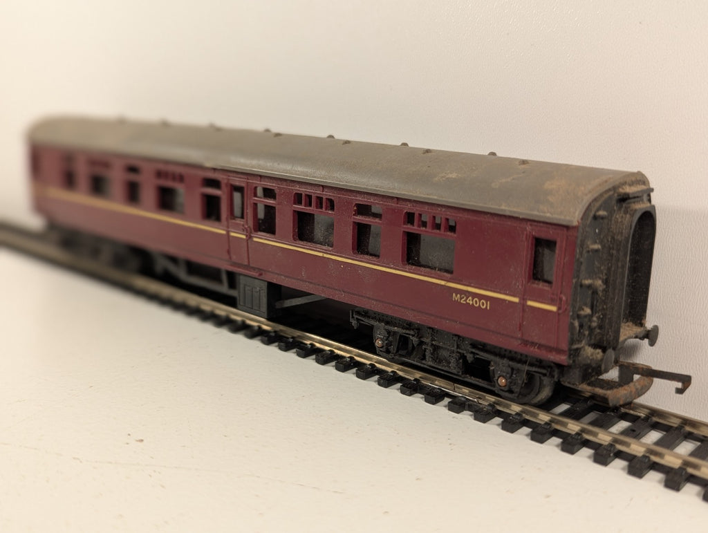 Tri-ang Mainline OO Gauge BR Maroon Composite Coach