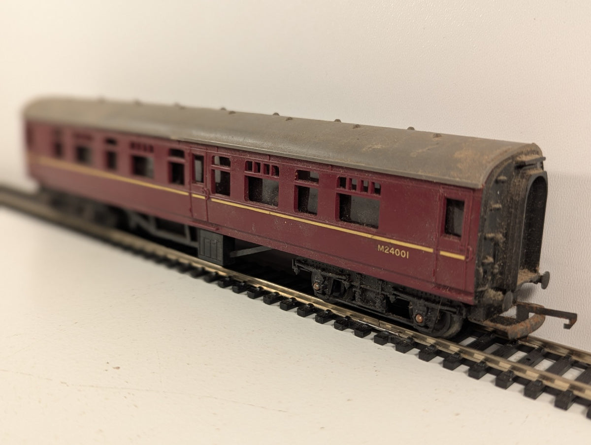 Tri-ang Mainline OO Gauge BR Maroon Composite Coach
