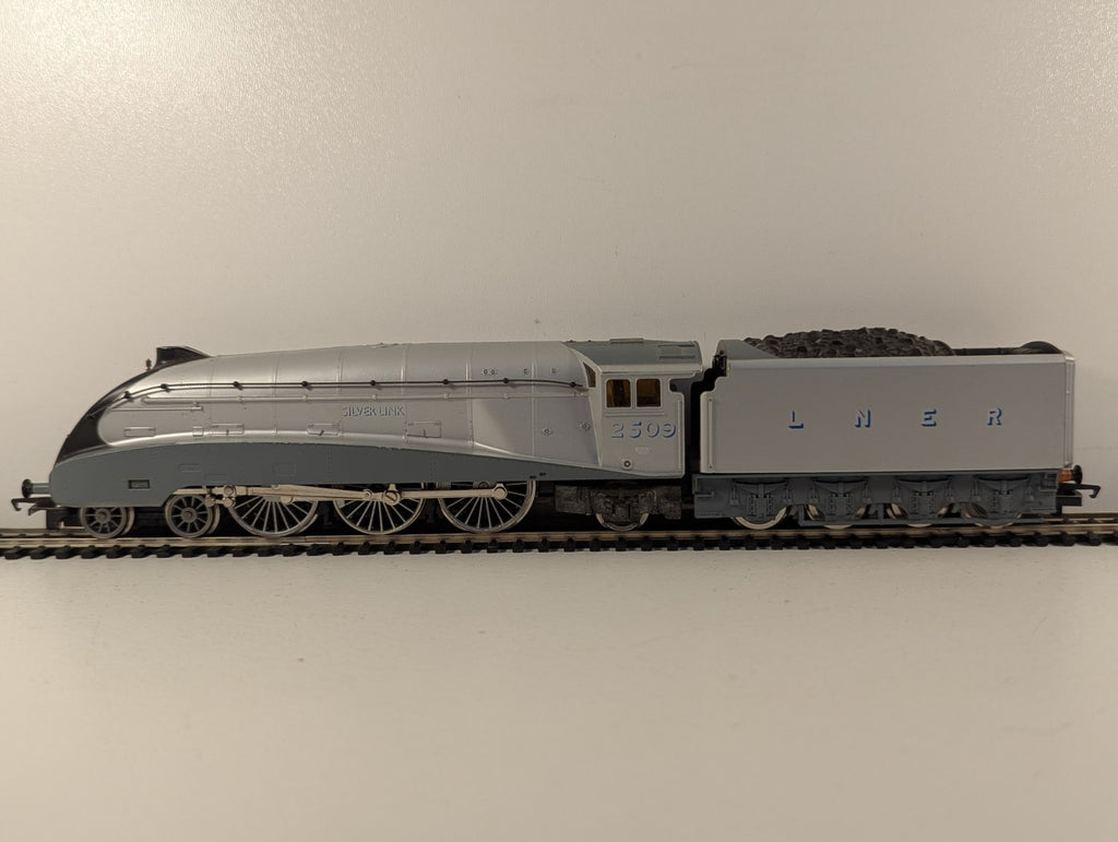 Hornby LNER Class A4 4-6-2 No.2509 "Silver Link" OO Gauge