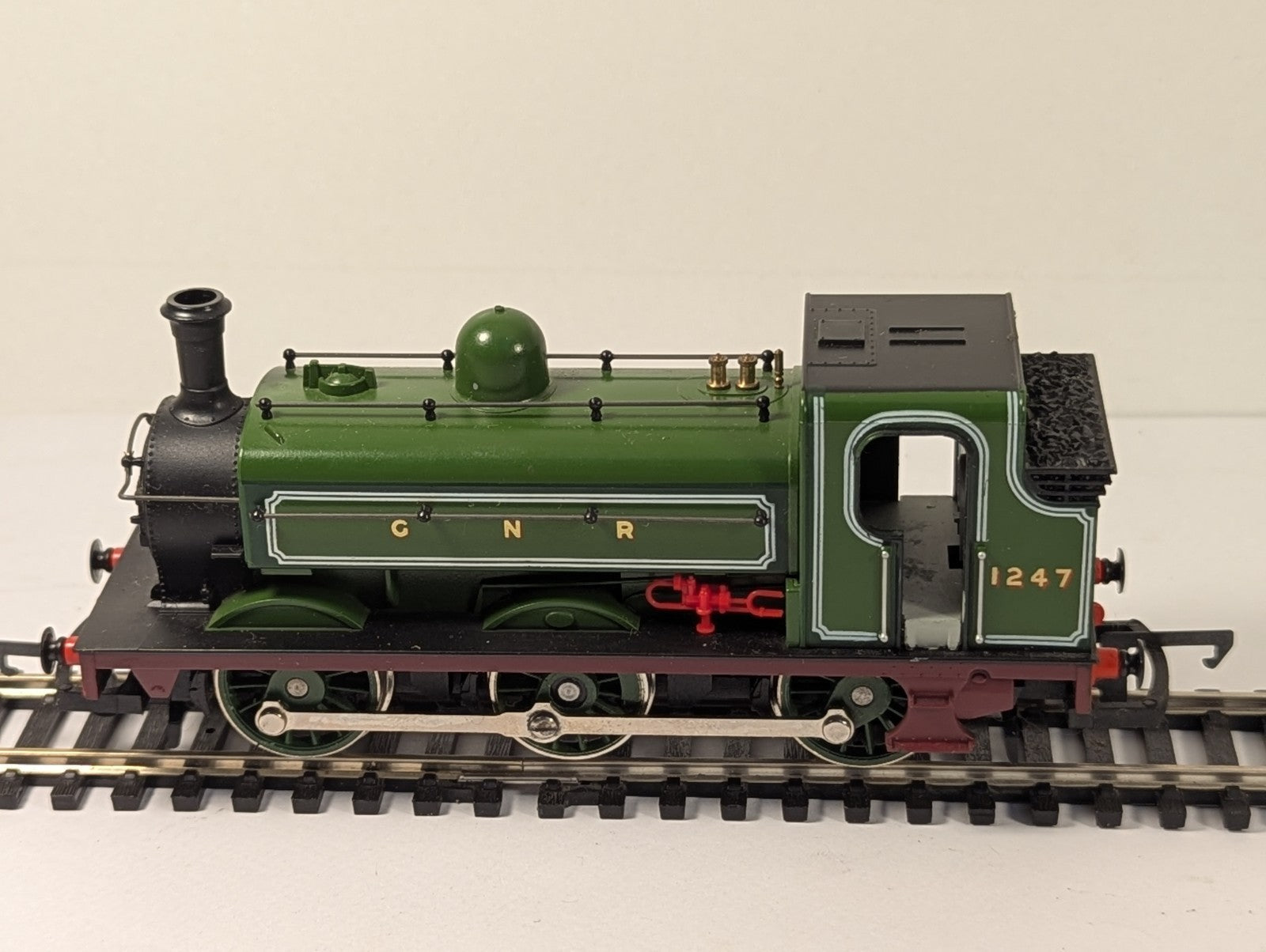 Hornby R396 GNR Class J13 0-6-0 Saddle Tank Locomotive OO Gauge