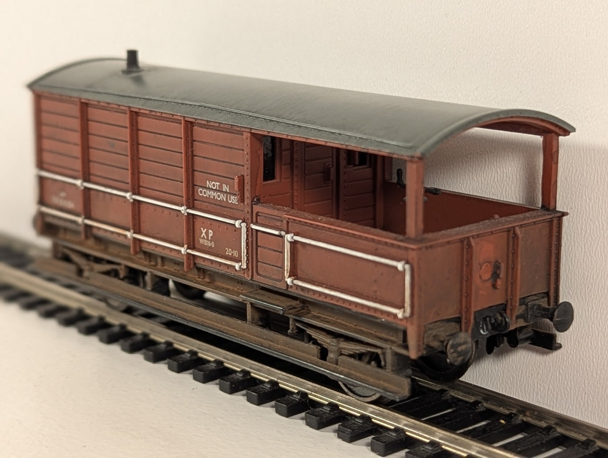 Bachmann Branchline 20 Ton ‘Toad’ Brake Van in BR Bauxite – Weathered