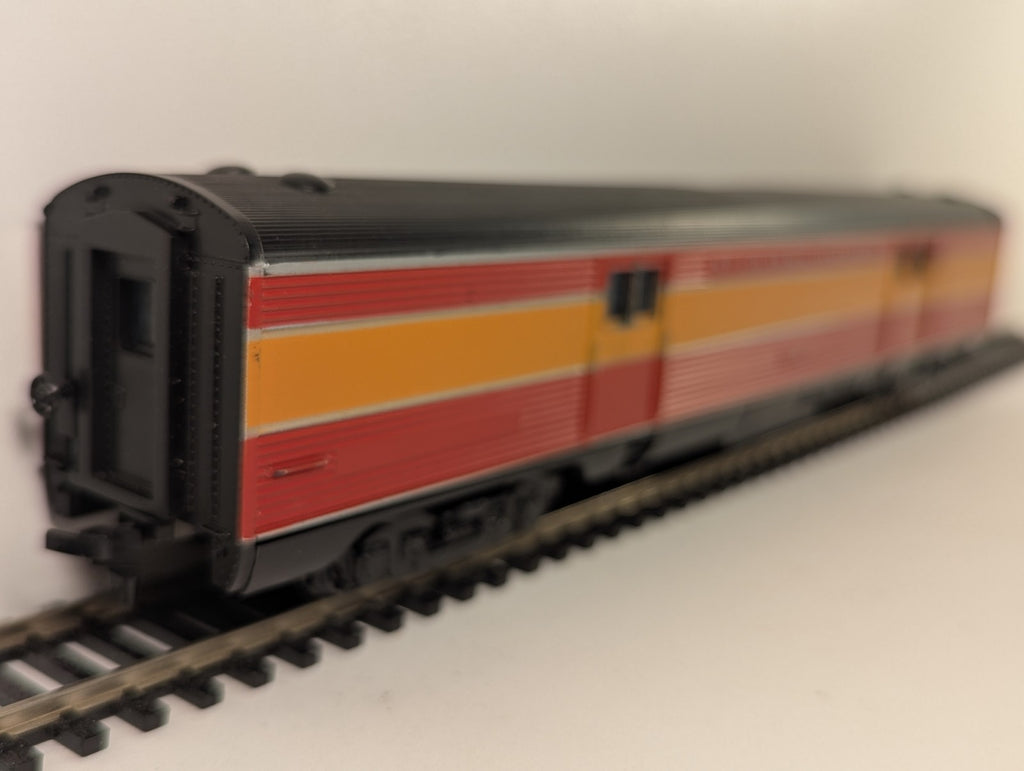 Athearn HO Gauge 72ft Streamlined Baggage Car Passenger Coach 35