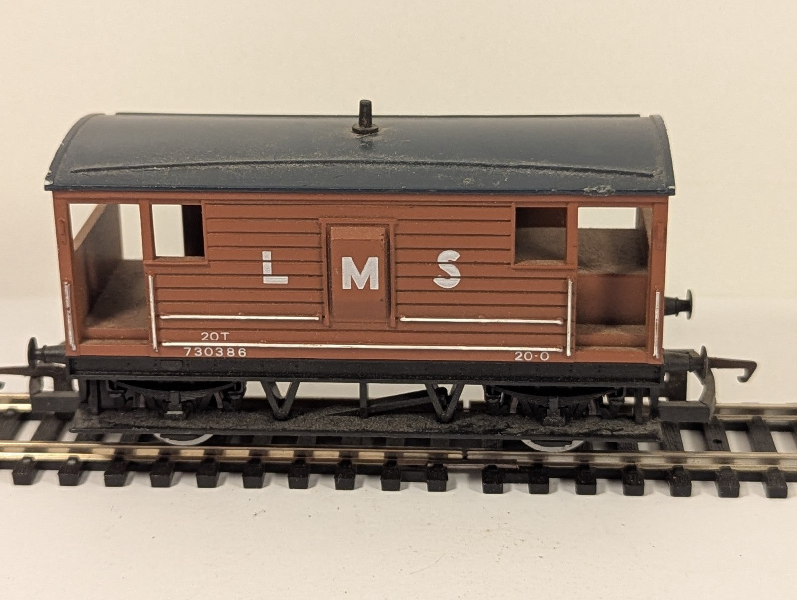 Hornby OO Gauge LMS 20T Brake Van