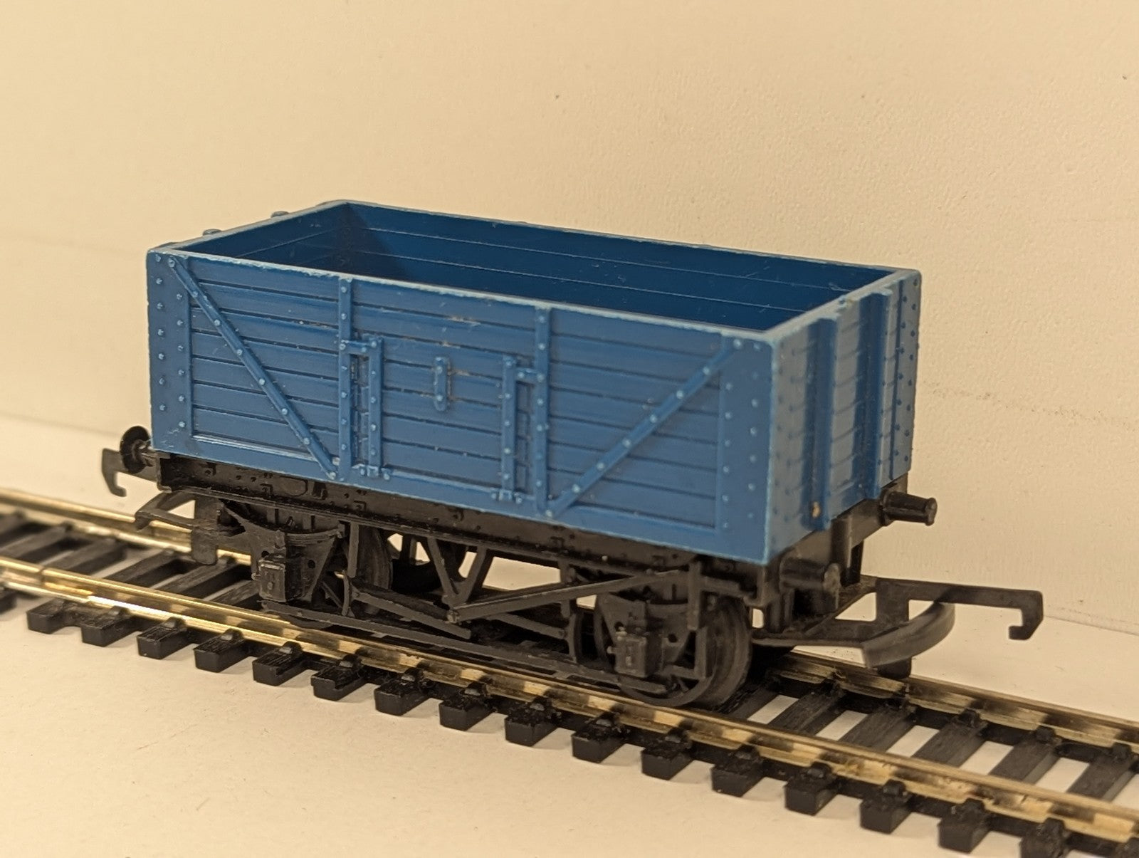 Hornby OO Gauge 5-Plank Open Wagon Goods Wagon Blue