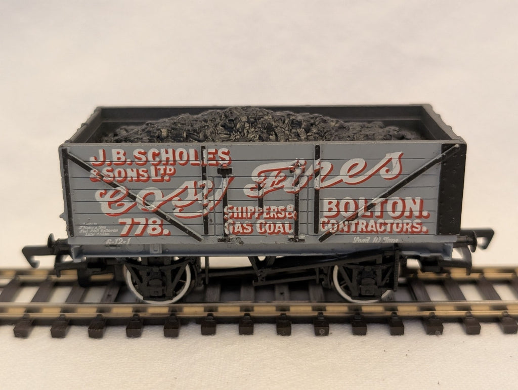 Bachmann OO Gauge 7 Plank Wagon J.B. Scholes & Sons Ltd 'Cosy Fires