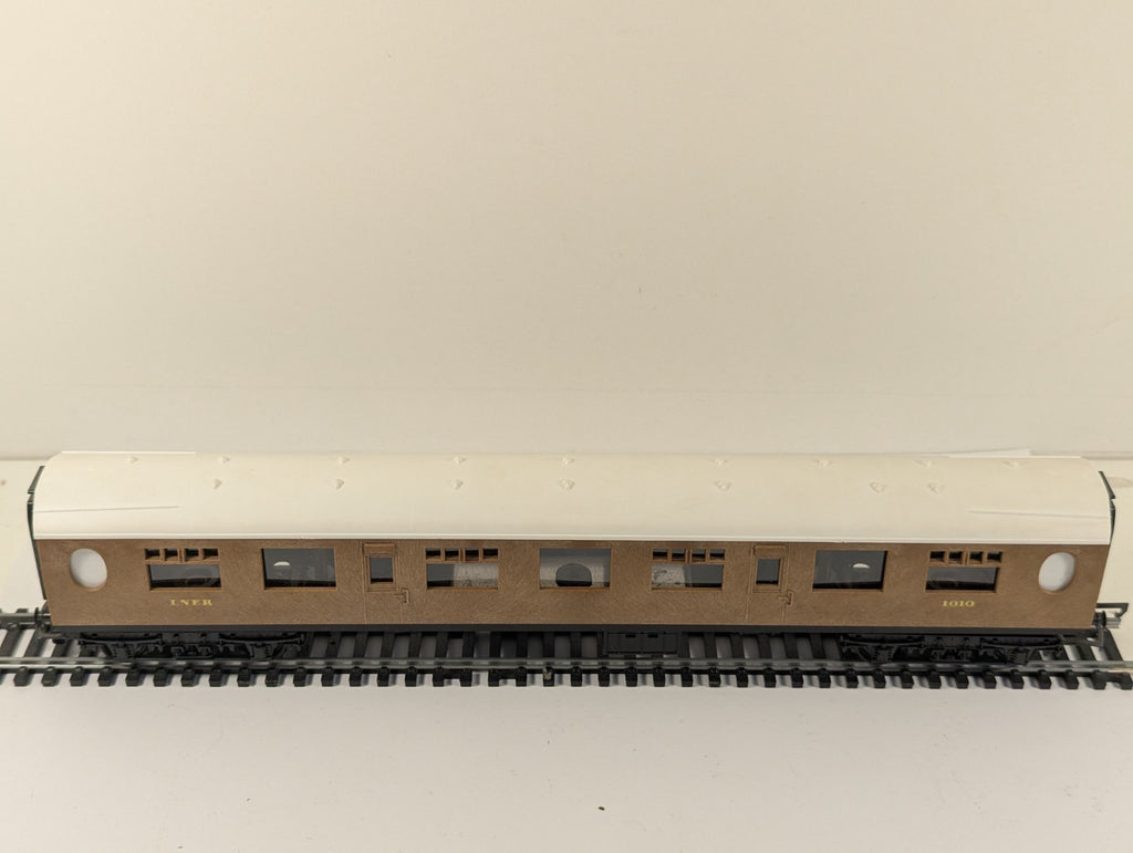 Tri-ang Hornby R745 OO Gauge LNER Full Third Coach - Boxed