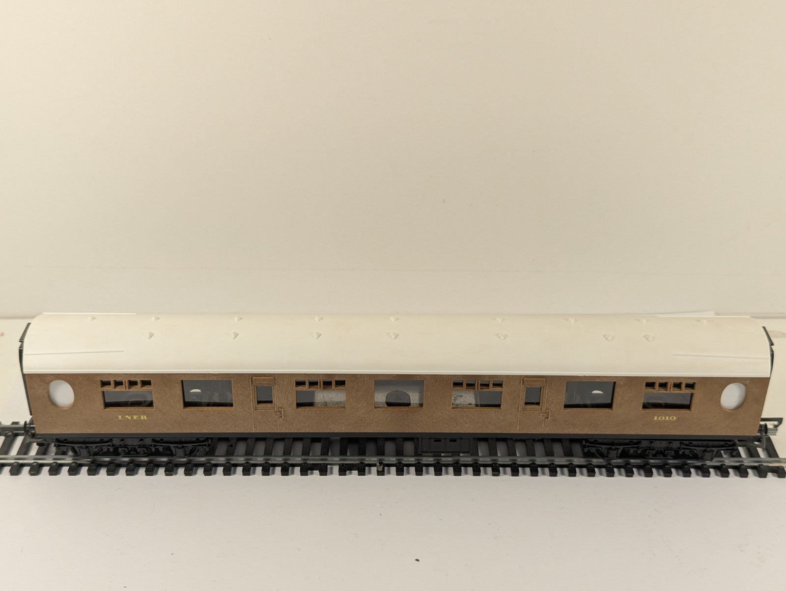 Tri-ang Hornby R745 OO Gauge LNER Full Third Coach - Boxed