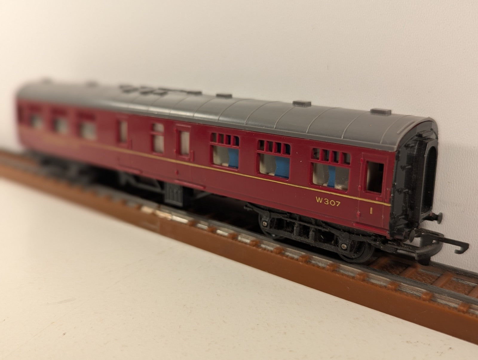 Tri-ang TT Gauge BR Mk1 First Class Restaurant Car