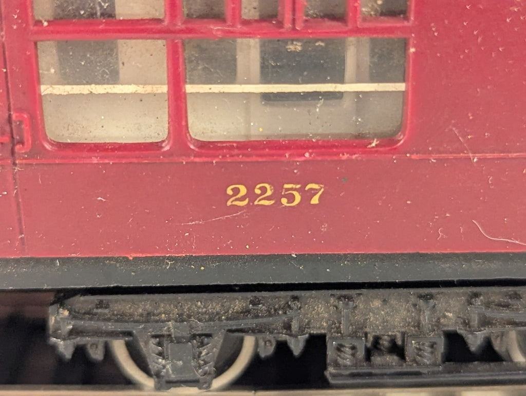 Hornby OO Gauge LMS Composite Coach Passenger Coach 2257 LMS Maroon