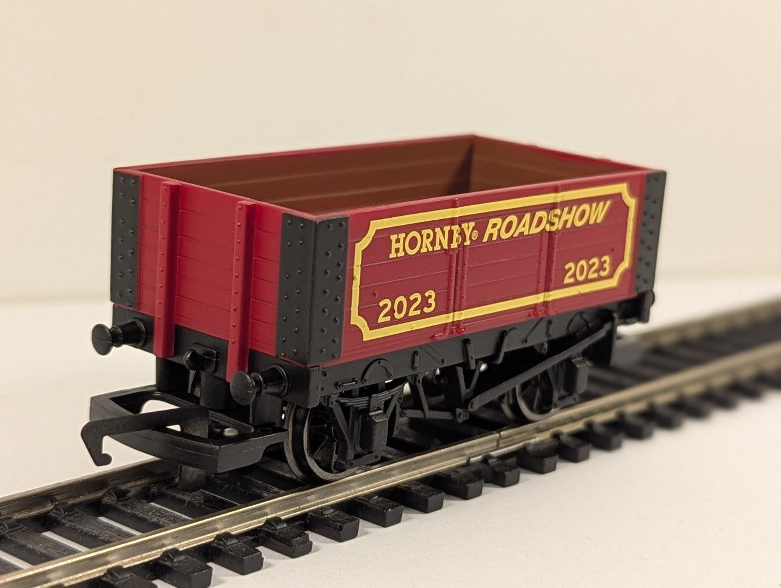 Hornby R60085 OO Gauge 2023 Roadshow 6 Plank Wagon - Boxed