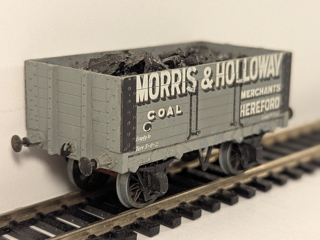 Hornby OO Gauge 7 Plank Coal Wagon 'Morris & Holloway' Goods Wagon R6373