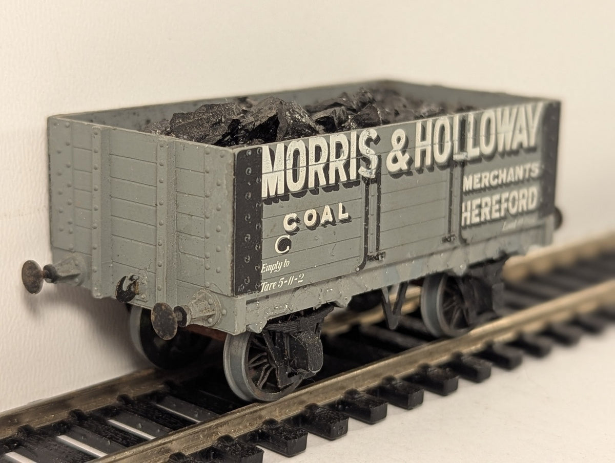 Hornby OO Gauge 7 Plank Coal Wagon 'Morris & Holloway' Goods Wagon R6373