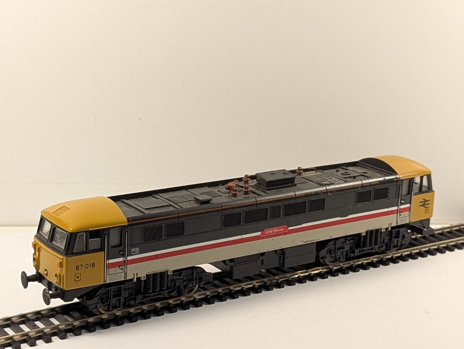 Lima OO Gauge Class 87 Locomotive 87 018 BR InterCity Executive 205