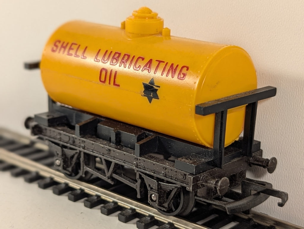 Tri-ang R211 Shell Lubricating Oil Tank – OO Gauge