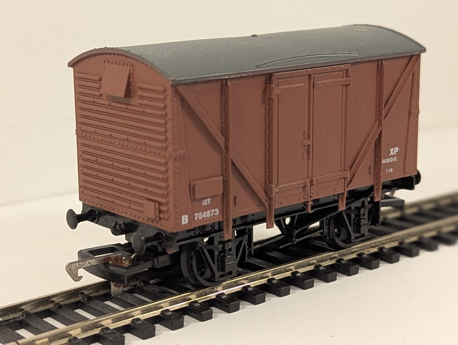 Dapol OO Gauge BR 12T Ventilated Van Goods Wagon B784873 BR Bauxite B32
