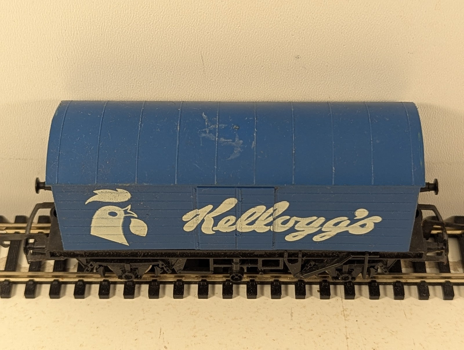 Hornby OO Gauge Kellogg's Box Van Goods Wagon Kellogg's Blue R122
