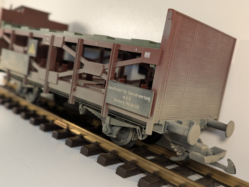 Piko G Gauge Weathered Acid Chemical Wagon with Guards Compartment – No barrels
