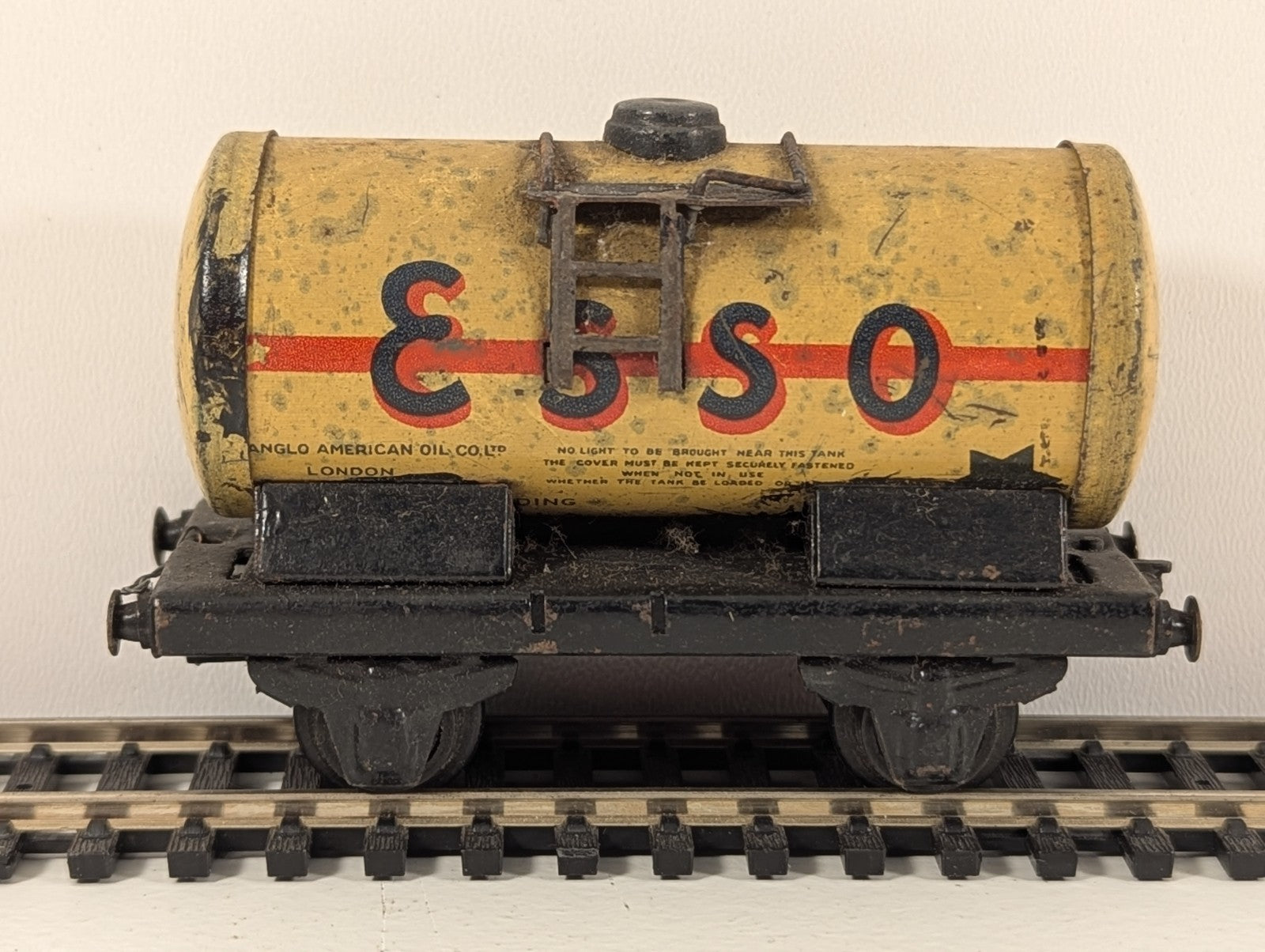 Trix TTR OO Gauge Tinplate ESSO Tank Wagon