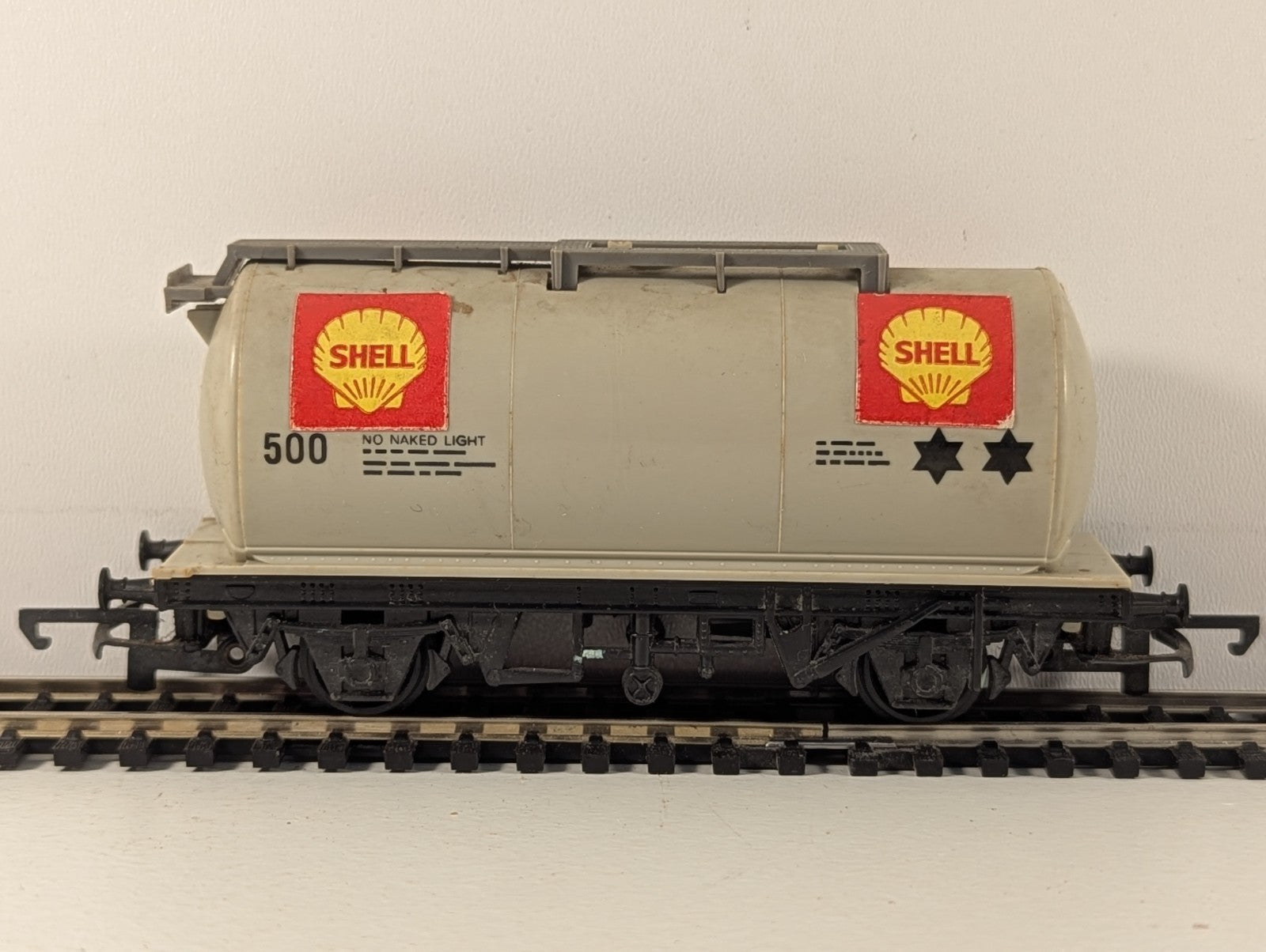 Hornby Railways R020 OO Gauge Shell Tank Wagon - Boxed