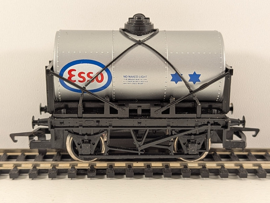 Hornby R713 Esso Tank Wagon