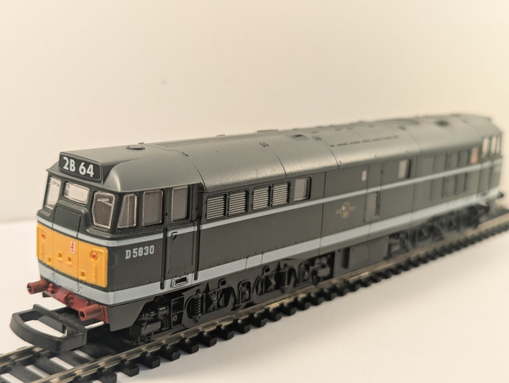 Lima OO Gauge BR Class 31 Diesel Locomotive D5830 in BR Green
