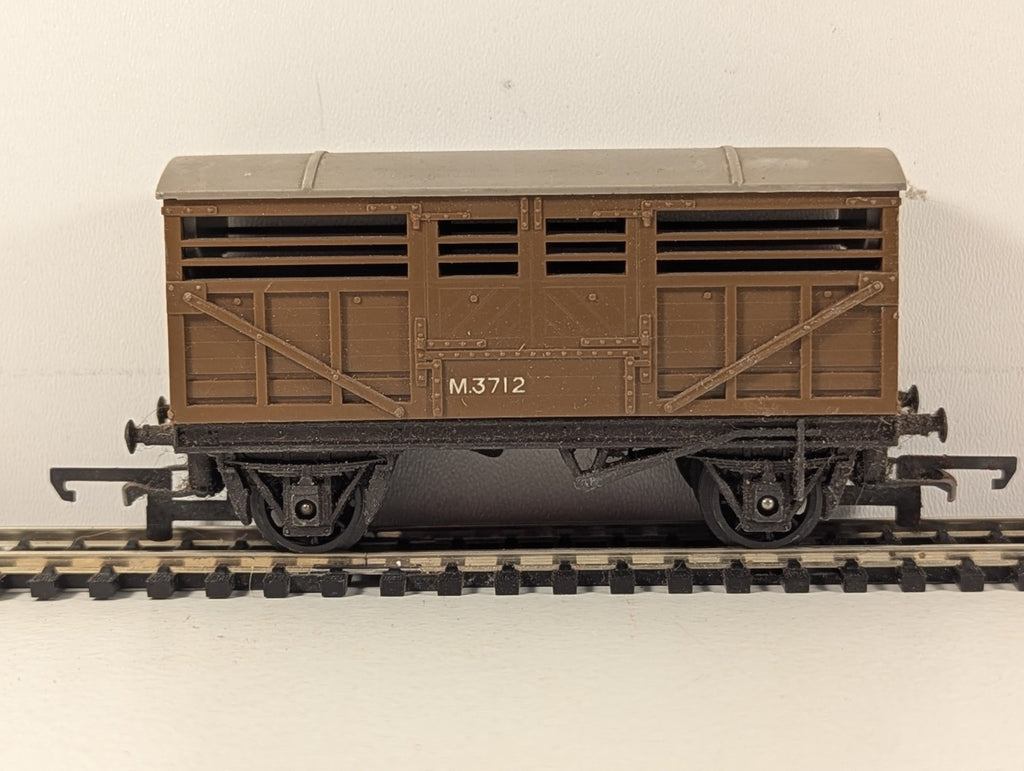 Tri-ang OO Gauge Cattle Wagon Goods Wagon M3712 BR Brown R122