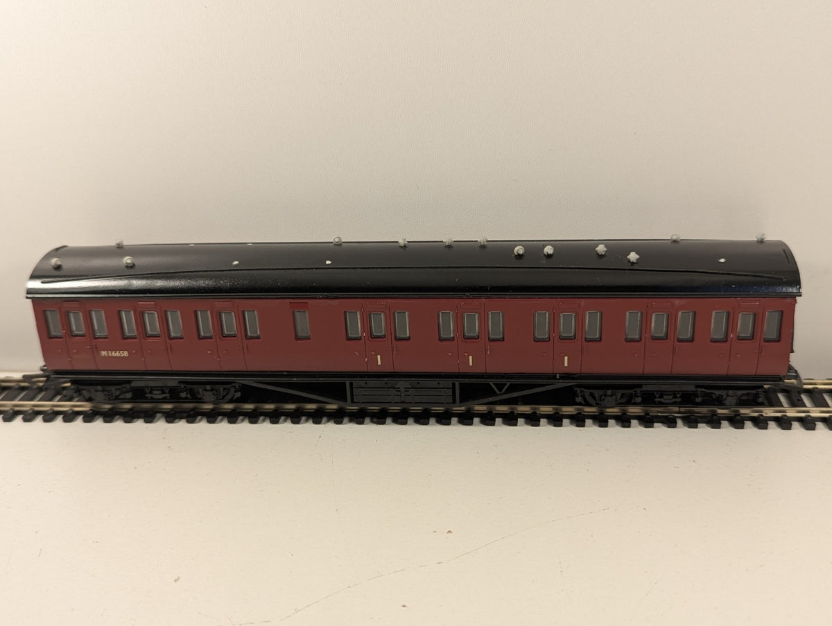 Dapol OO Gauge Stanier 57ft Brake Third M16658 BR Carmine – Lights