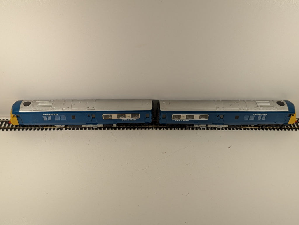 Tri-ang Hornby R555 OO Gauge BR Blue Pullman DMU Diesel Set