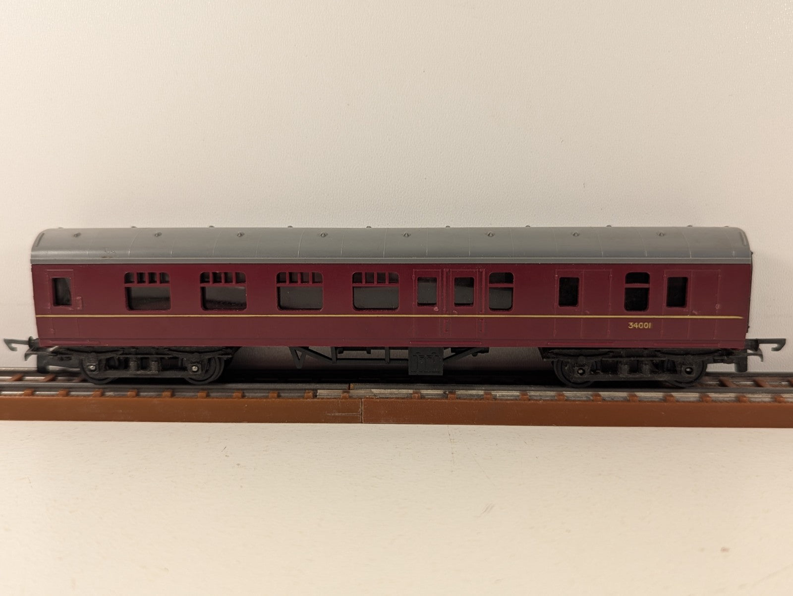 Tri-ang TT Gauge BR Mk1 Corridor Brake Second Coach