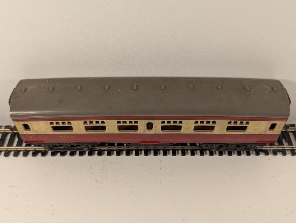 Tri-ang OO Gauge Crimson & Cream Corridor Coach (Bent Roof)