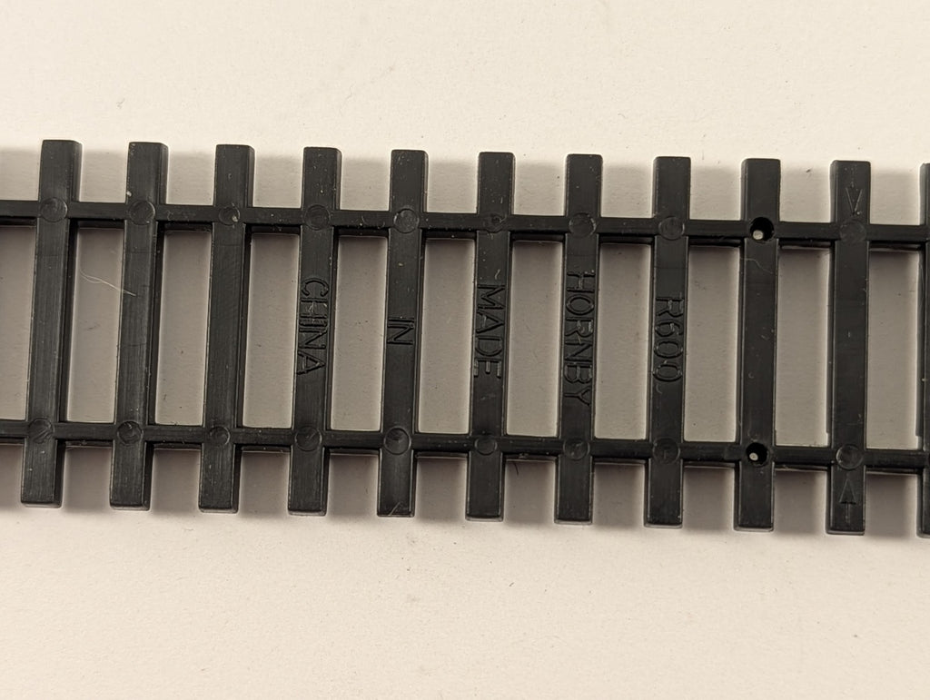 Hornby OO Gauge R600 Straight Track