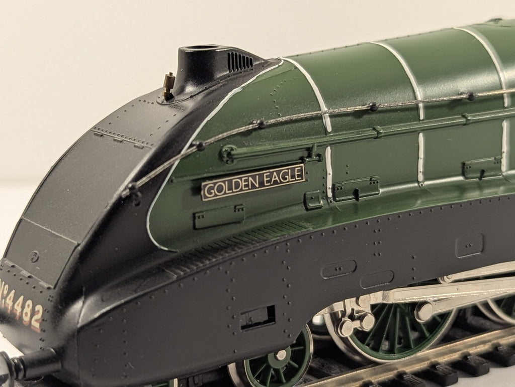 Hornby OO Gauge LNER Class A4 Golden Eagle Steam Locomotive 4482 LNER Green